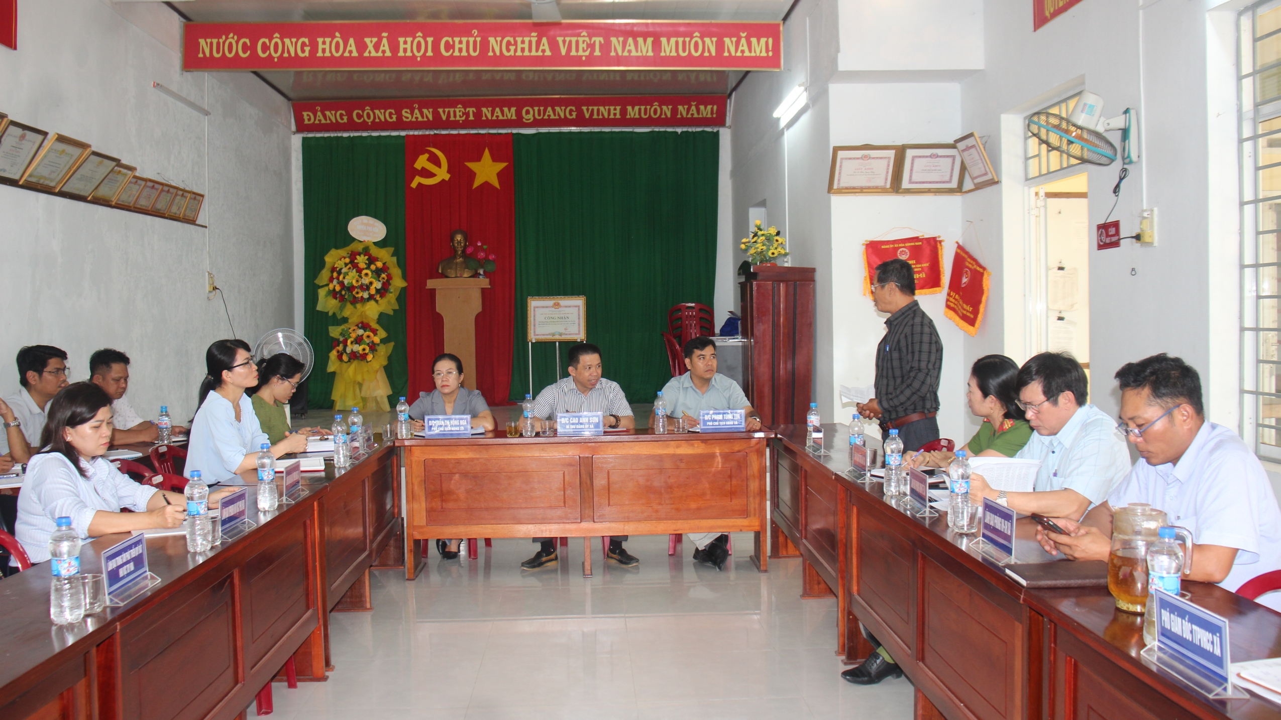 BÍ THƯ ĐẢNG UỶ XÃ PHÚ HOÀ 2 TIẾP CÔNG DÂN ĐỊNH KỲ THÁNG 8/2025